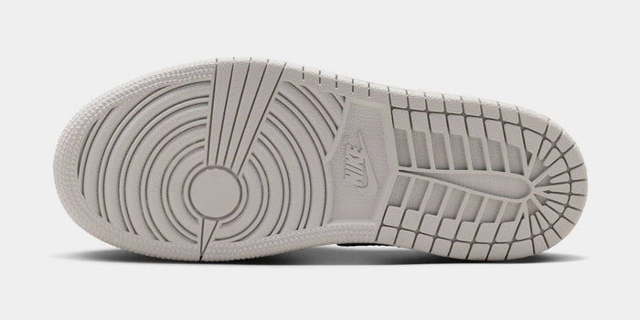 Air Jordan 1 Mid SE Preschool Lifestyle Shoes (Photon Dust/Flat Pewter/Black/Blue Chill)