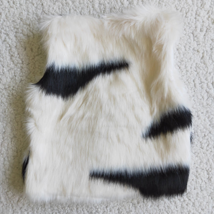 Girls white and black winter faux fur vest    6 A21-13