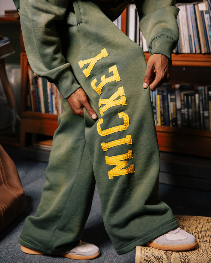 Mickey and Friends Traveler By Shoe Palace Mickey Mens Sweatpants (Green/Yellow)