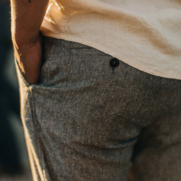 fit model showing the rear button pocket of The Easy Pant in Charcoal Herringbone