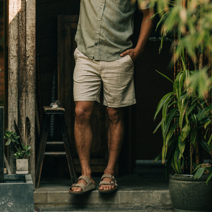 fit model standing in The Easy Short in Natural Herringbone