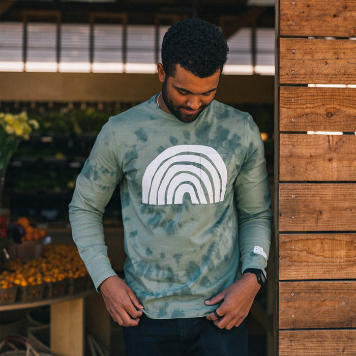 fit model wearing The Organic Cotton Long Sleeve in Ecology Center