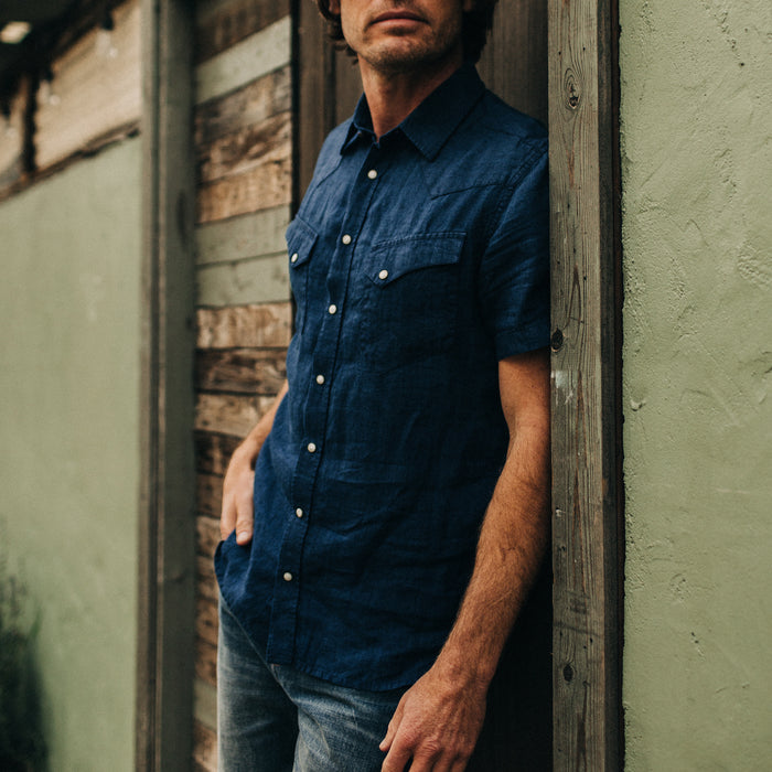 fit model wearing The Short Sleeve Western in Indigo Linen