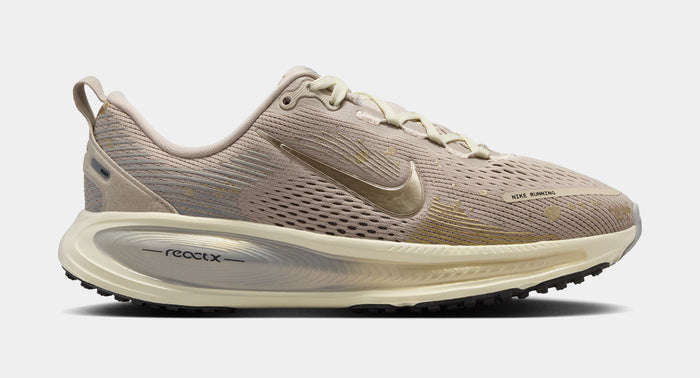 Vomero 18 Grade School Running Shoes (Cream/Gold Grain/Coconut Milk)
