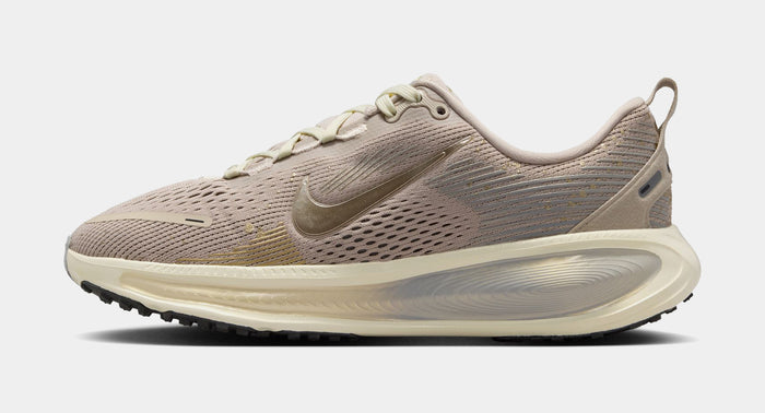 Vomero 18 Grade School Running Shoes (Cream/Gold Grain/Coconut Milk)