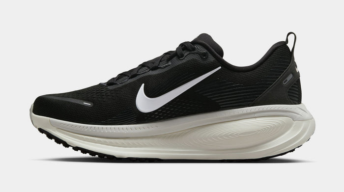 Vomero 18 Mens Running Shoes (Black/Coconut Milk/Light Iron Ore/Summit White)