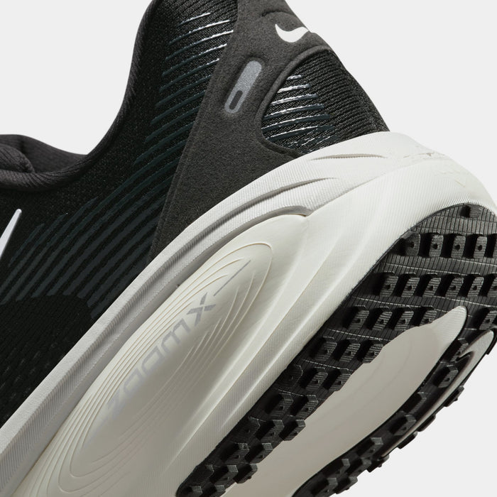 Vomero 18 Mens Running Shoes (Black/Coconut Milk/Light Iron Ore/Summit White)