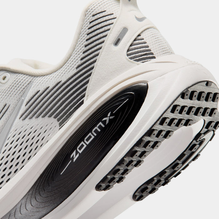 Vomero 18 Mens Running Shoes (Summit White/Black/Off White/Metallic Silver)