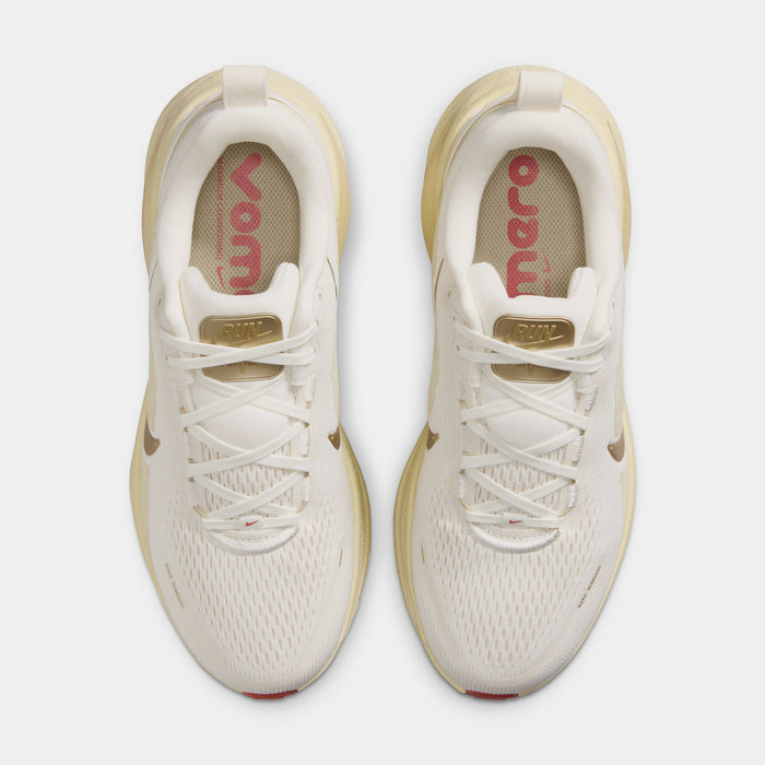 Vomero 18 Womens Running Shoes (Sail/Metallic Gold Grain)