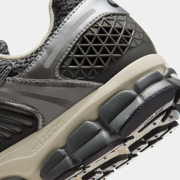 Zoom Vomero 5 Mens Running Shoes (Iron Grey/Chrome/Metallic Silver)